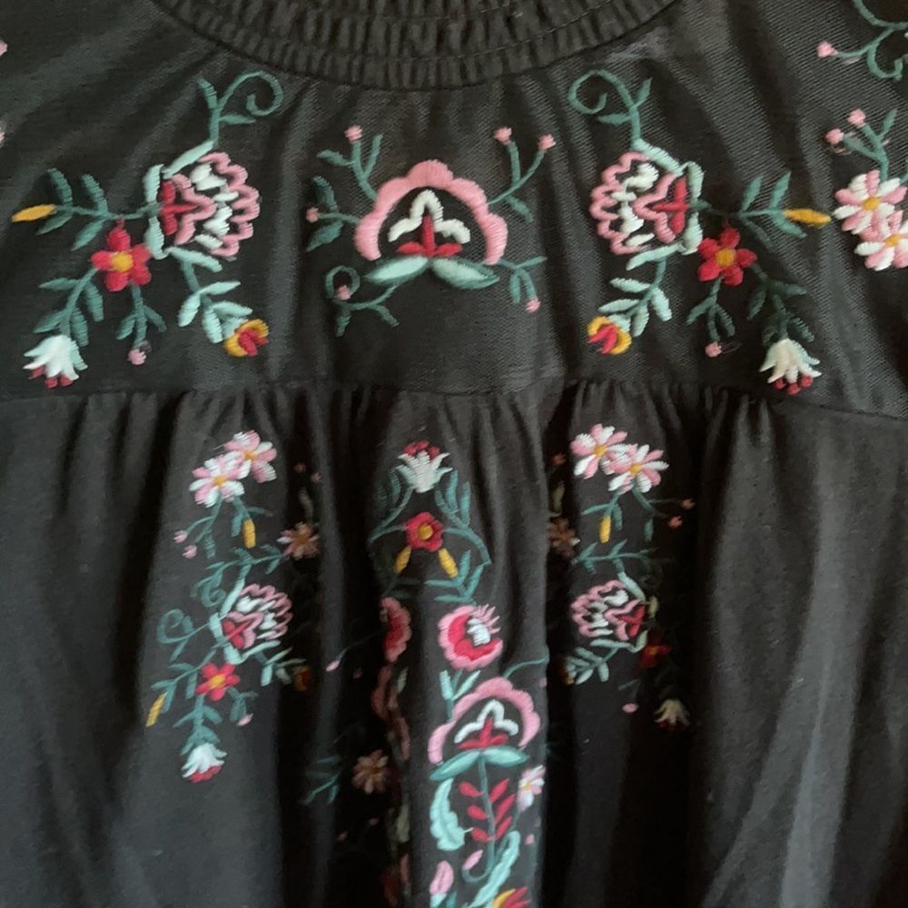 Embroidered top - Picture 3 of 7